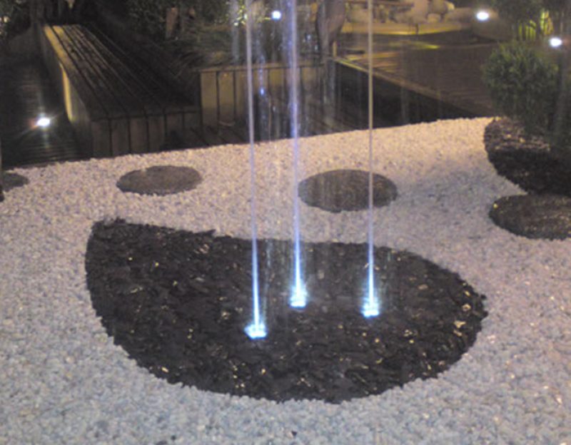 Amenagement-jardin-fontaine-lumiere-Lyon